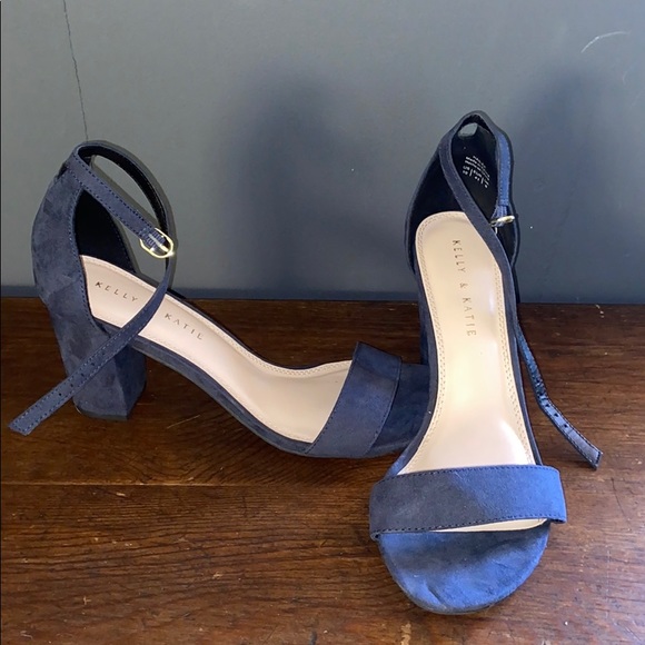 Black heels - Picture 2 of 2